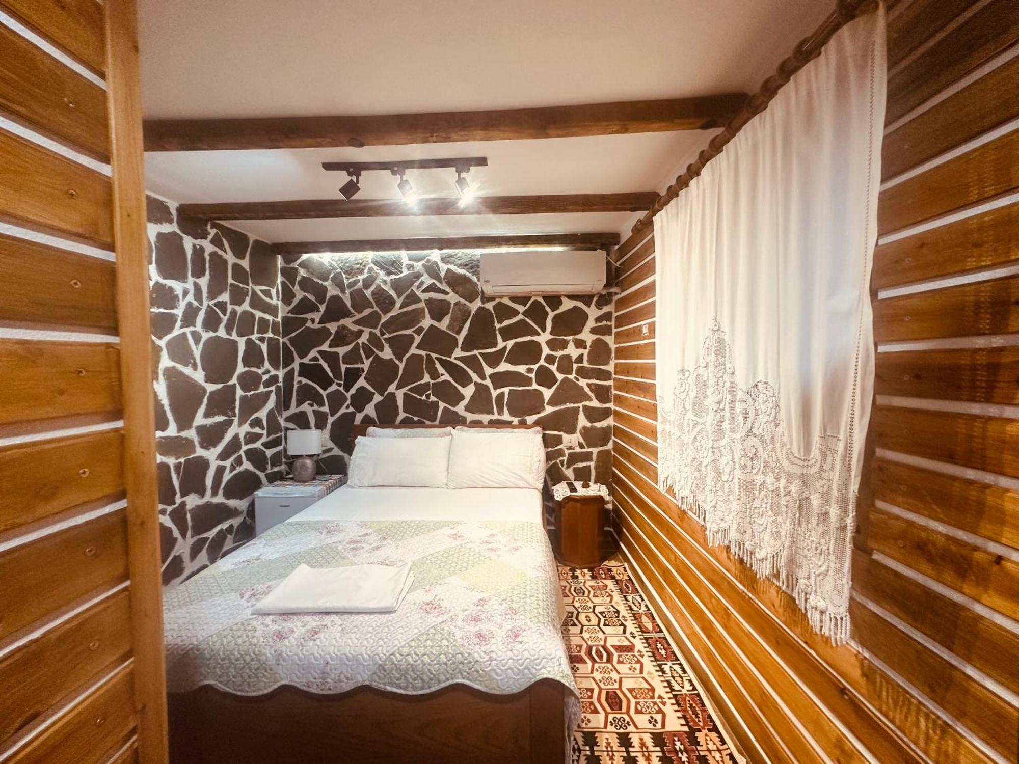 Ahmetaj Hotel 3*